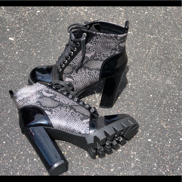 Women’s heel bootie - Picture 2 of 4